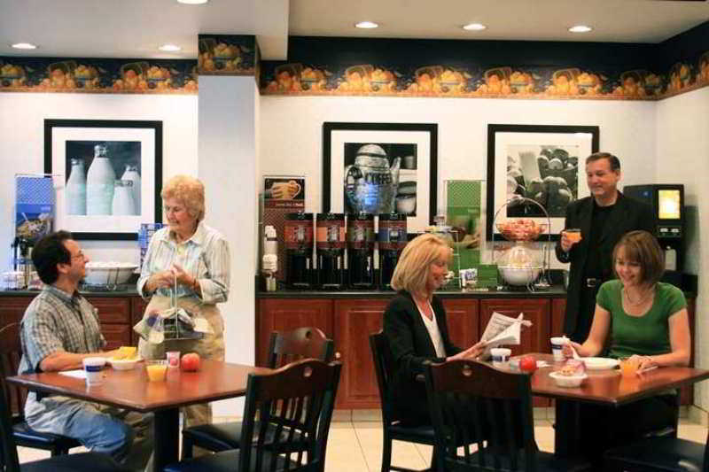 Hampton Inn Greensburg Restaurant photo